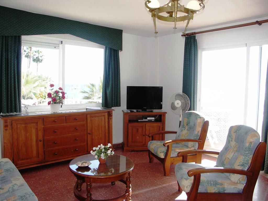 Apartamentos Lual Torrecilla Nerja Rum bild